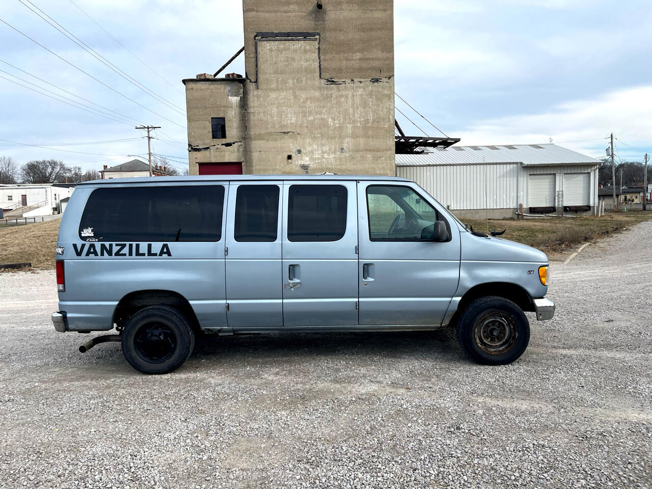 Ford Econoline Wagon E-350 XL Super Duty 1999
