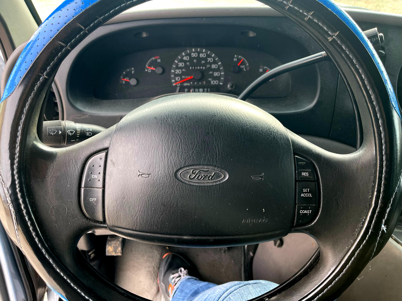 Ford Econoline Wagon E-350 XL Super Duty 1999