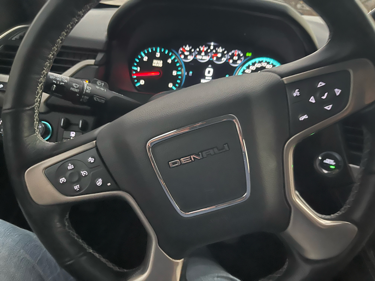 GMC Yukon Denali 4WD 2018