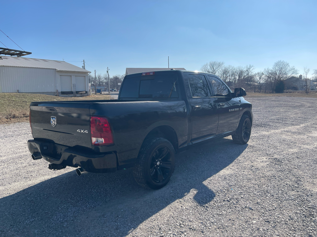 RAM 1500 4WD Crew Cab 140.5" Laramie 2011