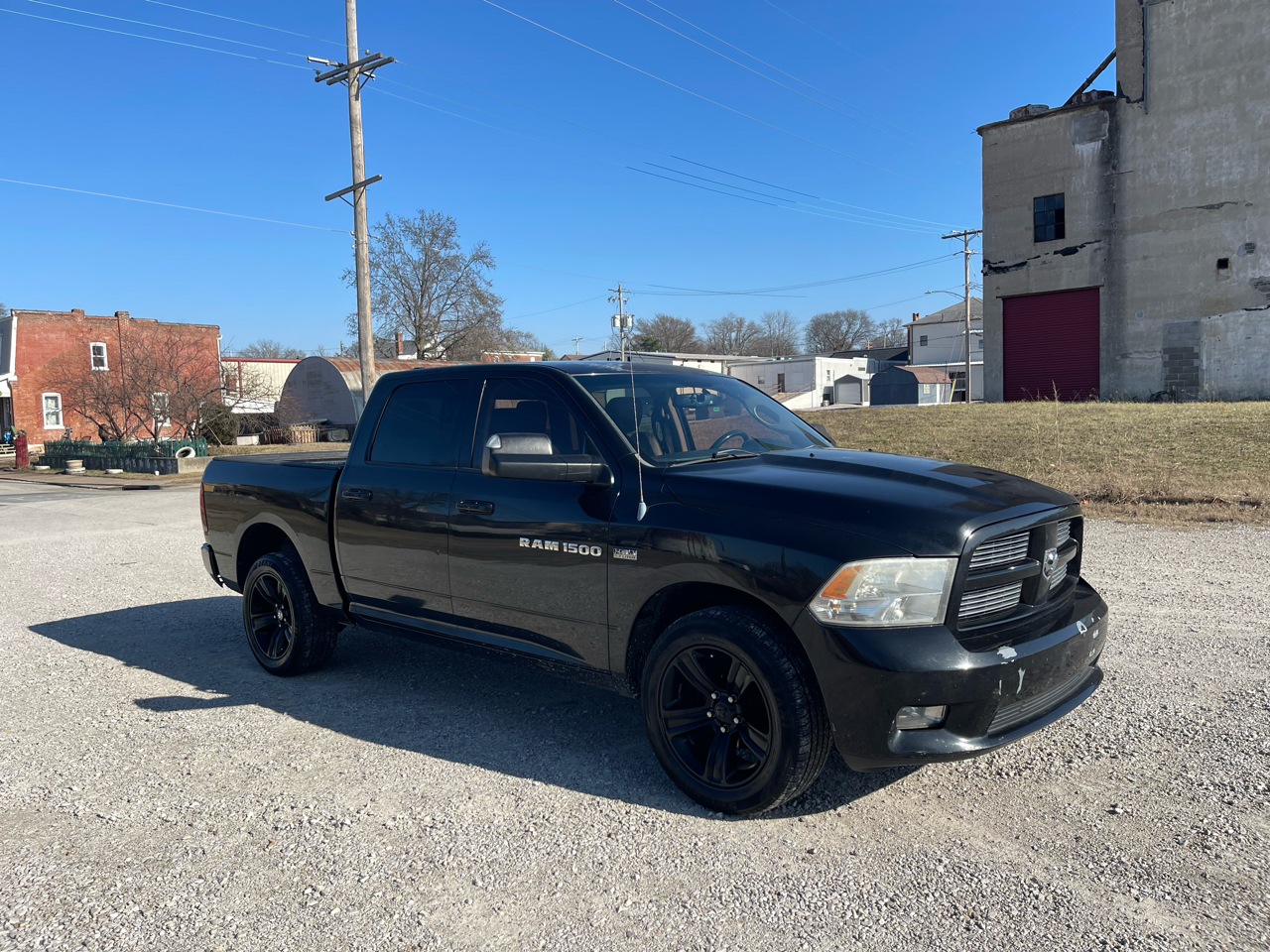 RAM 1500 4WD Crew Cab 140.5" Laramie 2011