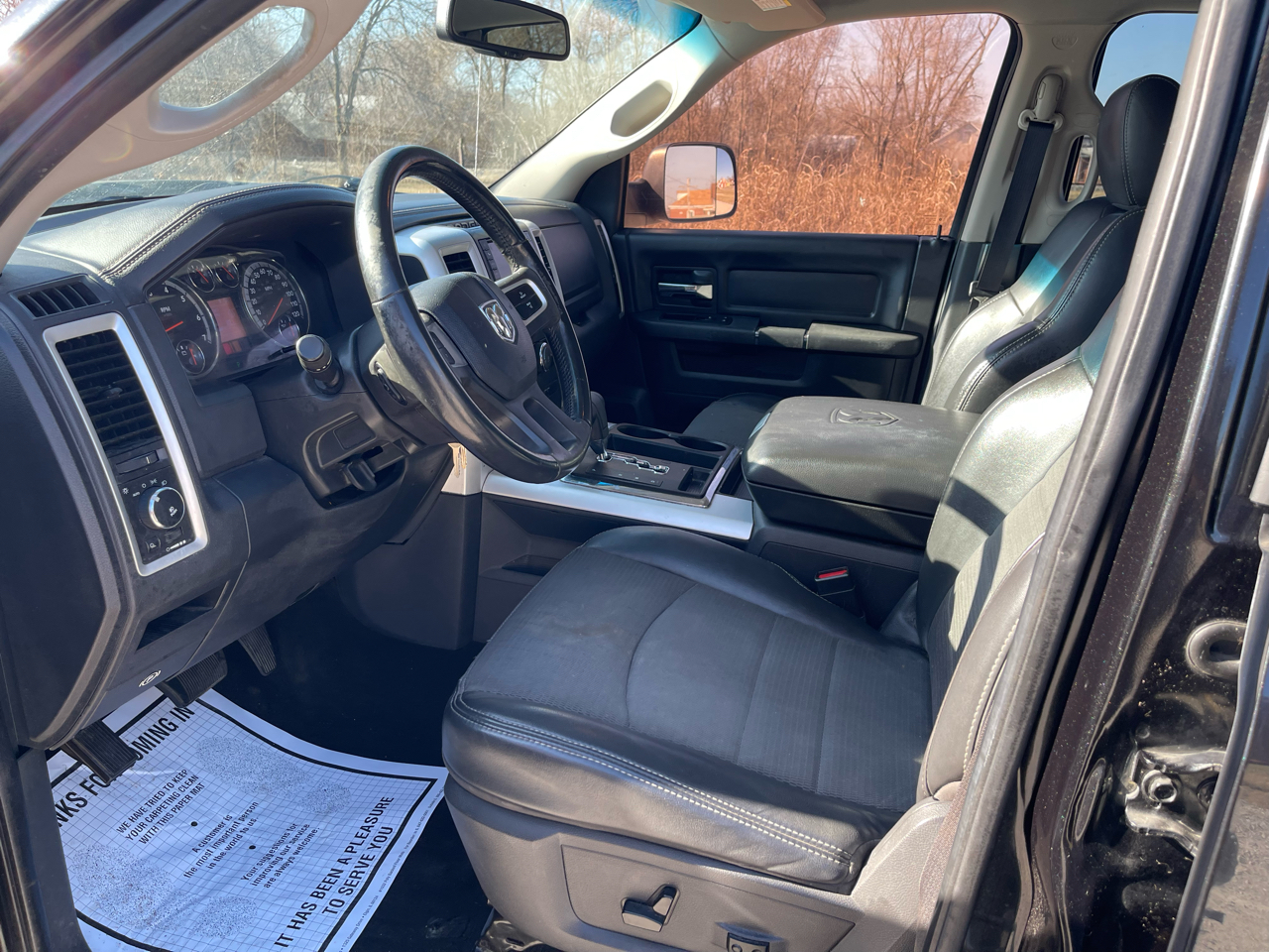 RAM 1500 4WD Crew Cab 140.5" Laramie 2011