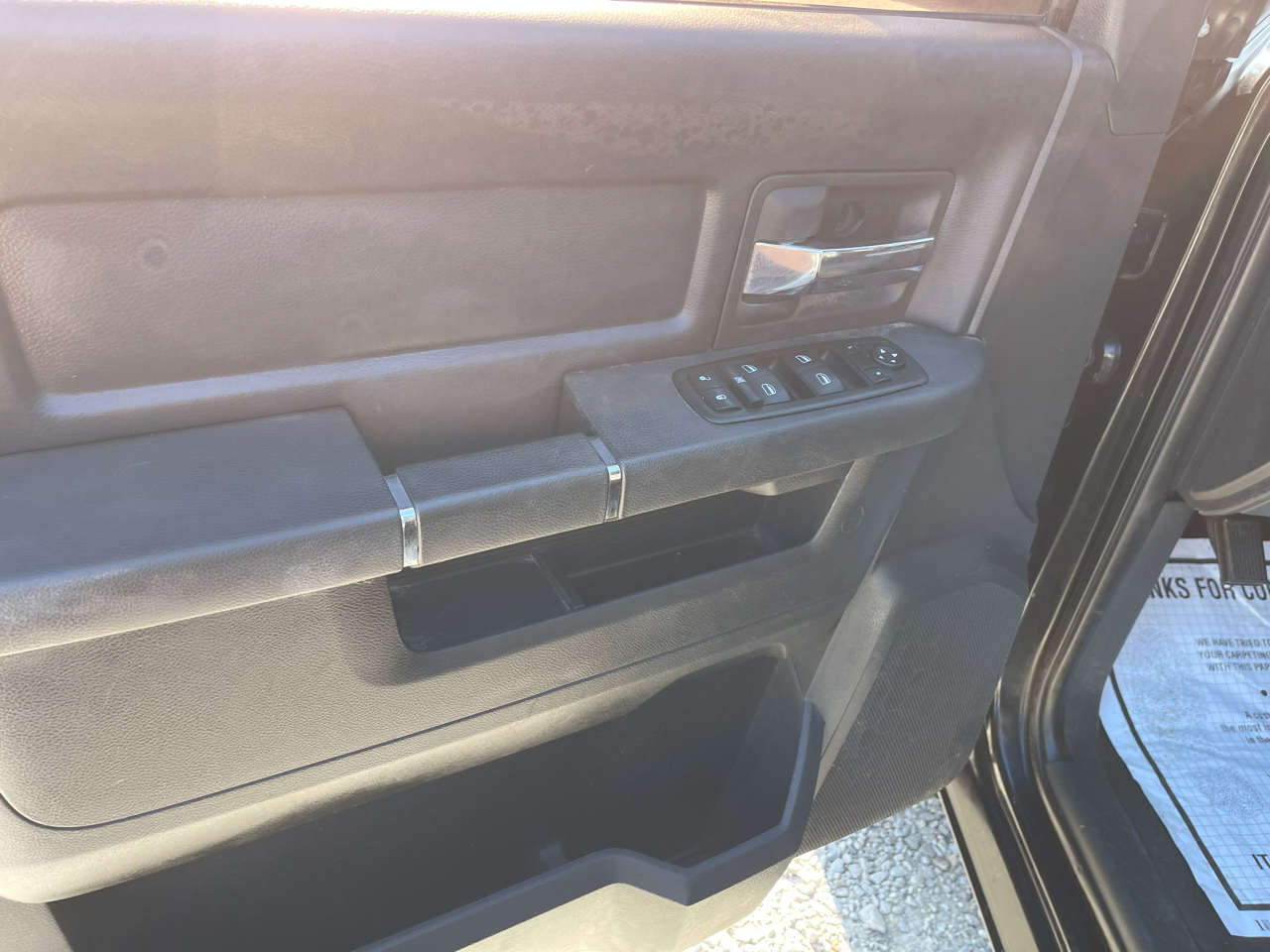 RAM 1500 4WD Crew Cab 140.5" Laramie 2011