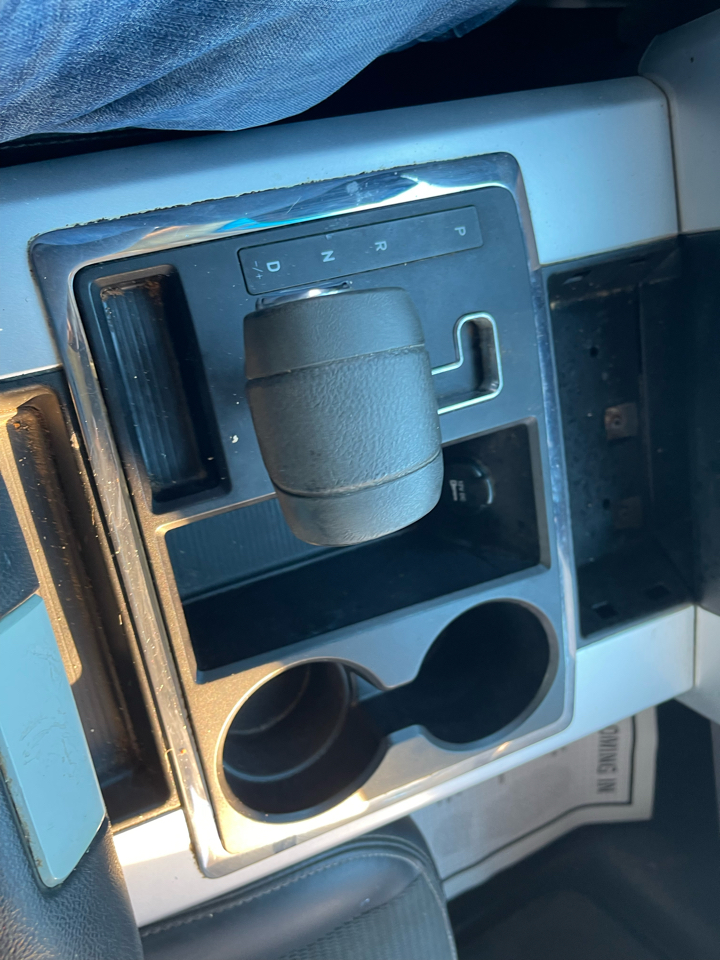 RAM 1500 4WD Crew Cab 140.5" Laramie 2011