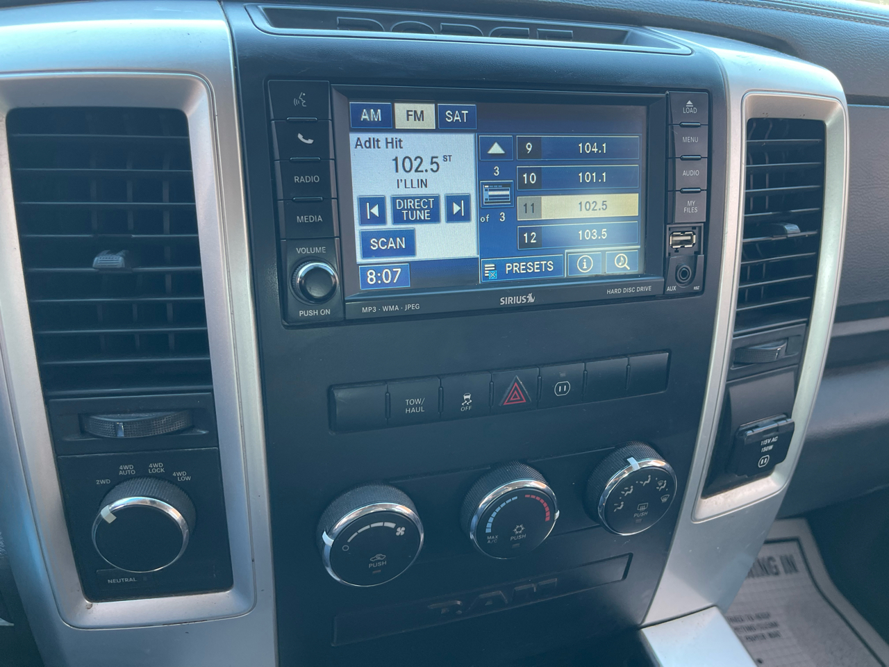 RAM 1500 4WD Crew Cab 140.5" Laramie 2011