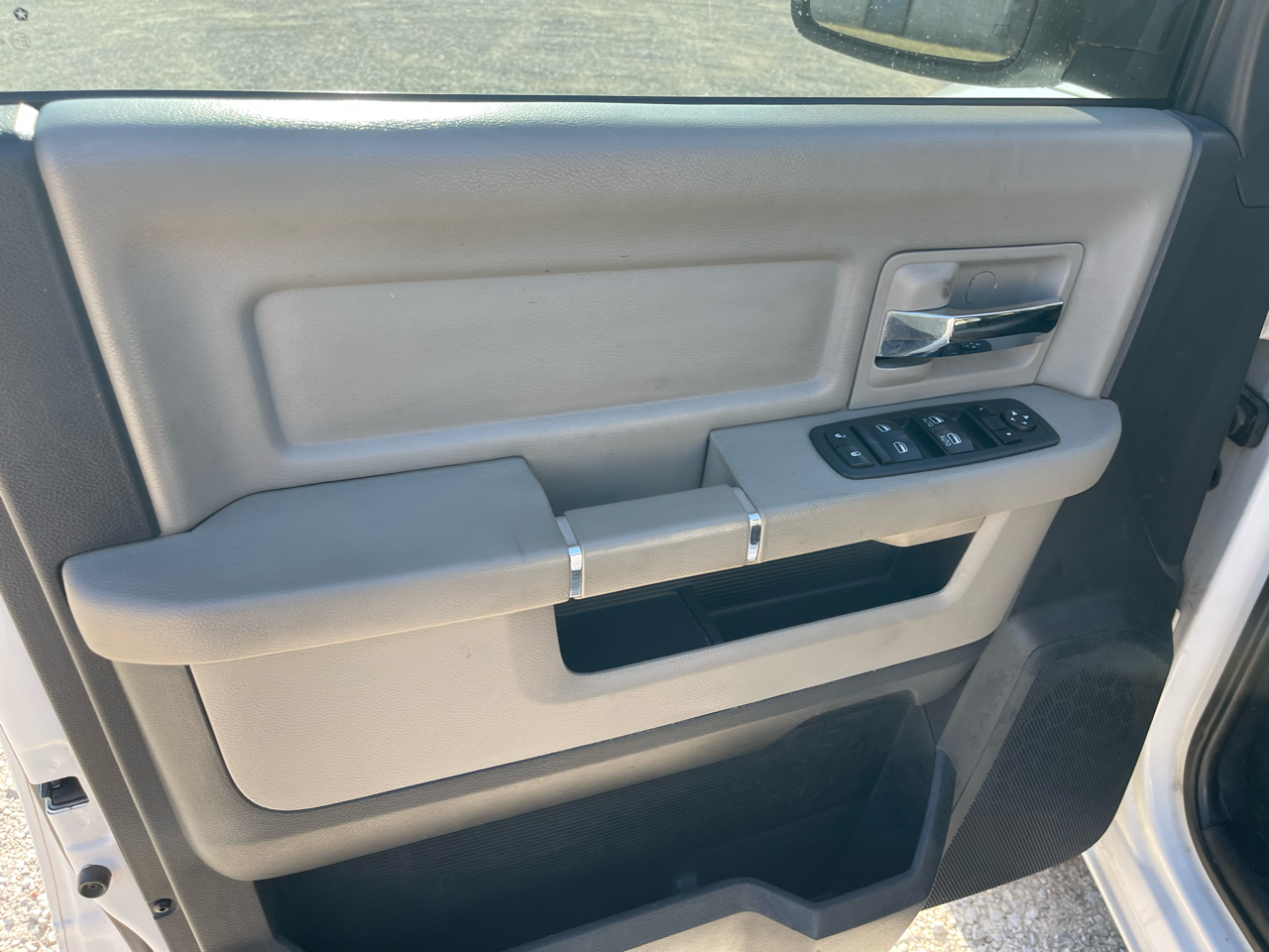 RAM 1500 4WD Quad Cab 140.5" Tradesman 2011