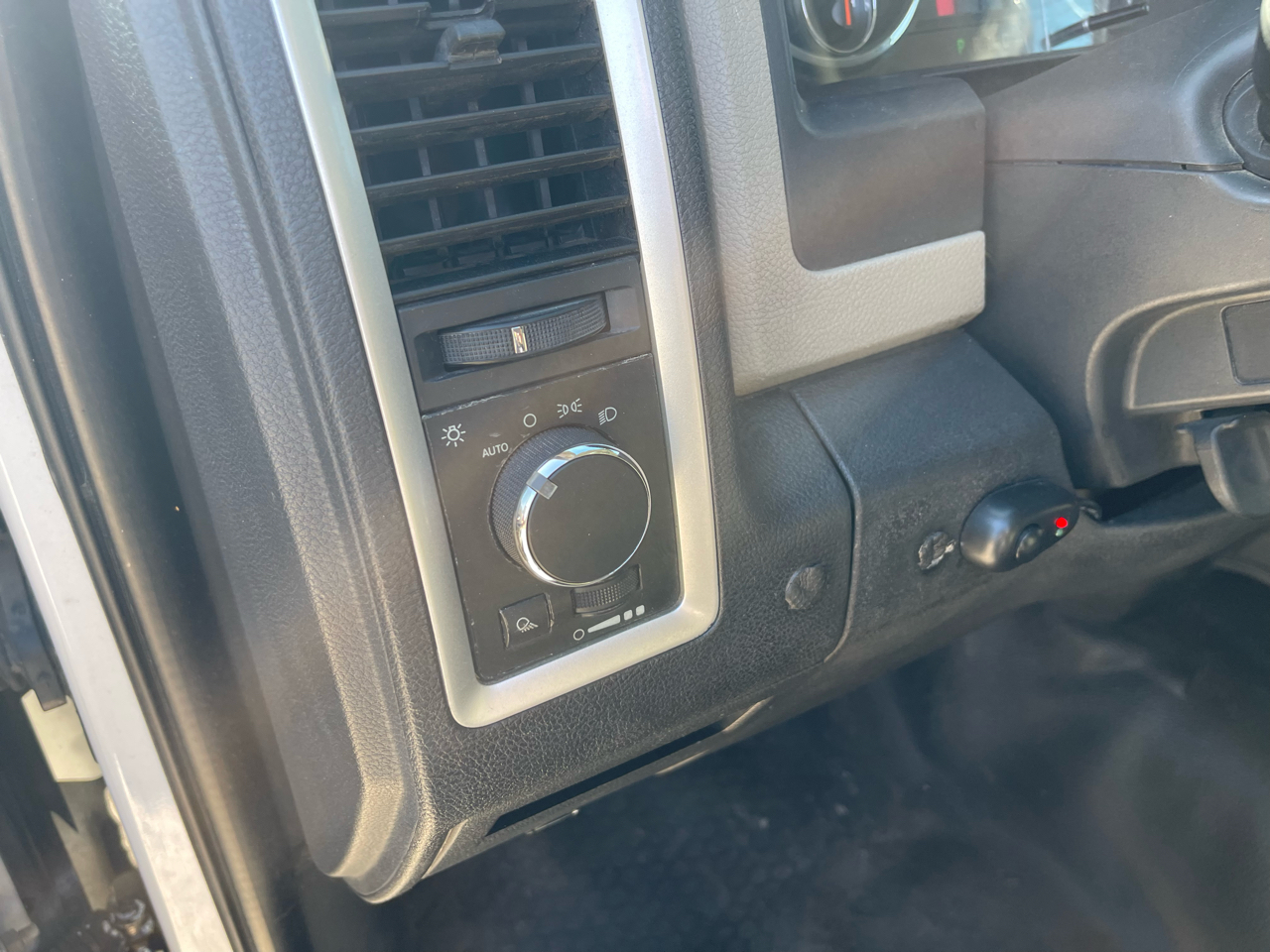 RAM 1500 4WD Quad Cab 140.5" Tradesman 2011