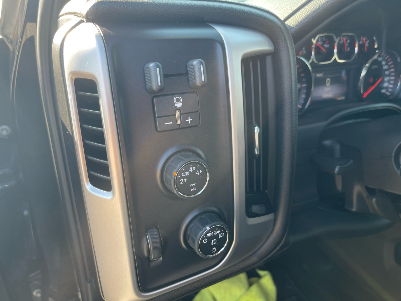 GMC Sierra 1500 4WD Crew Cab 143.5" SLT 2014