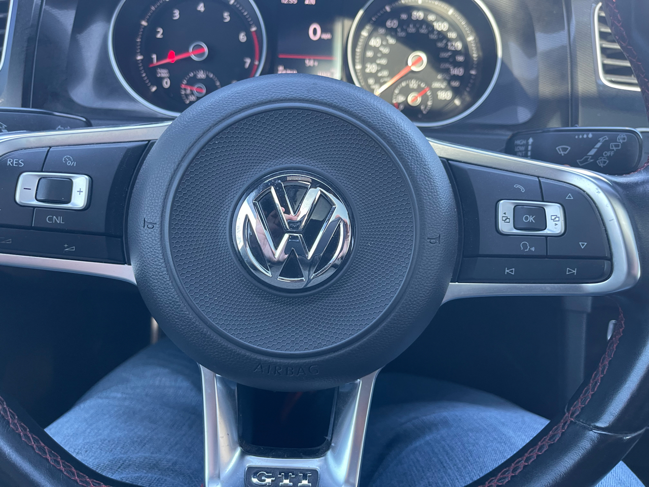 Volkswagen Golf GTI SE 6M 4-Door 2017