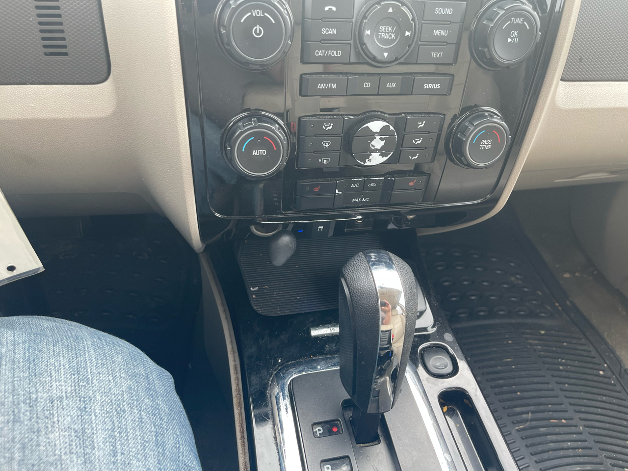 Ford Escape Hybrid Limited FWD 2010