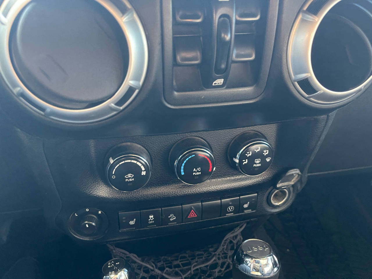 Jeep Wrangler Unlimited Sahara 4WD 2013