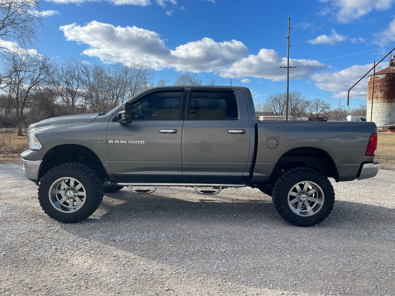 RAM 1500 4WD Crew Cab 140.5" SLT 2012