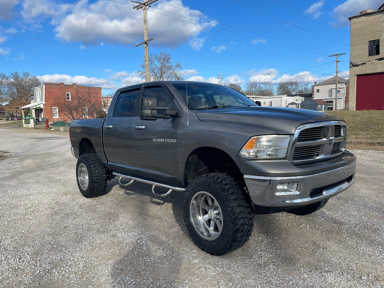RAM 1500 4WD Crew Cab 140.5" SLT 2012