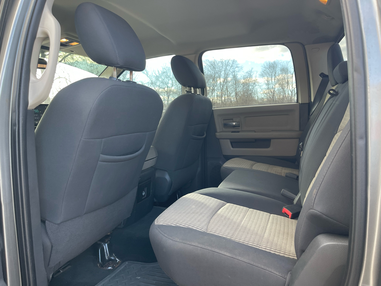 RAM 1500 4WD Crew Cab 140.5" SLT 2012