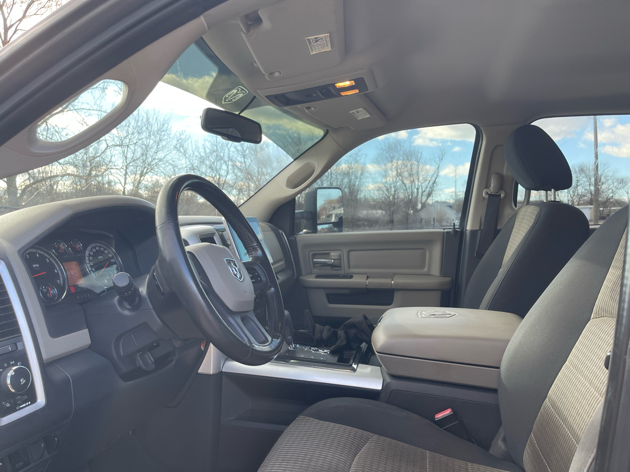 RAM 1500 4WD Crew Cab 140.5" SLT 2012