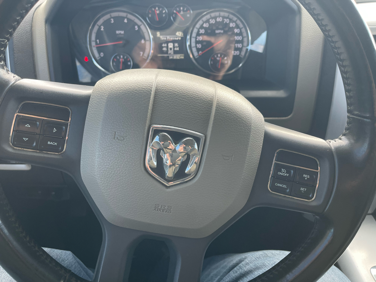 RAM 1500 4WD Crew Cab 140.5" SLT 2012