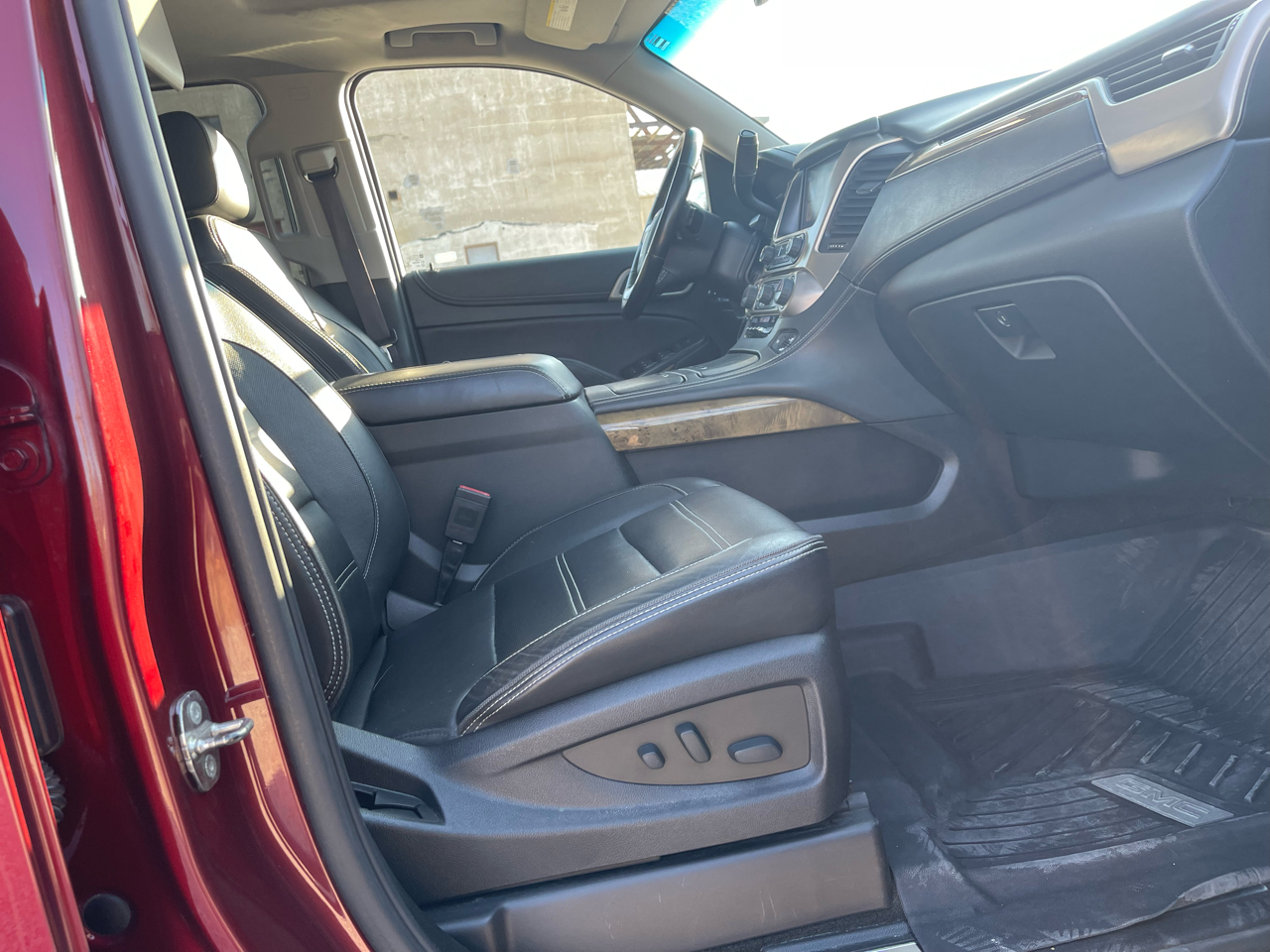 GMC Yukon Denali 4WD 2017