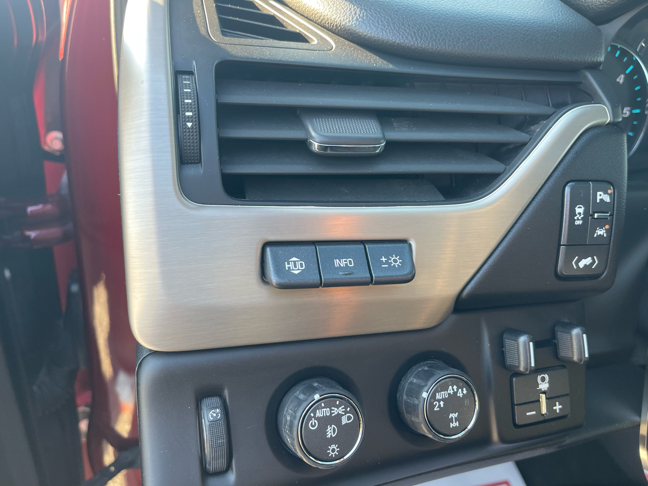 GMC Yukon Denali 4WD 2017