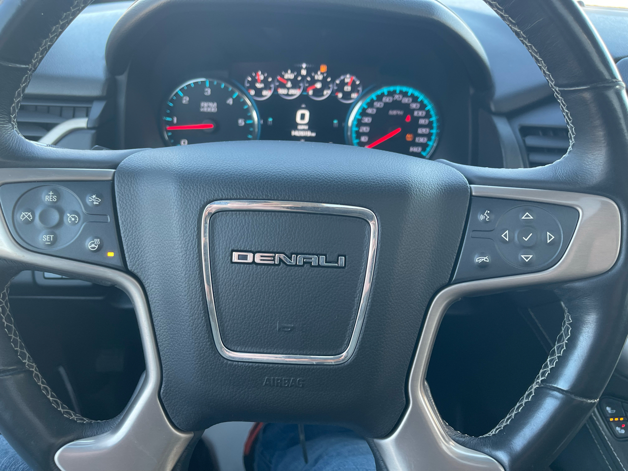 GMC Yukon Denali 4WD 2017