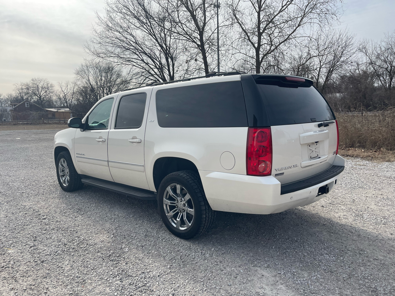 GMC Yukon XL SLT 1/2 Ton 4WD 2013