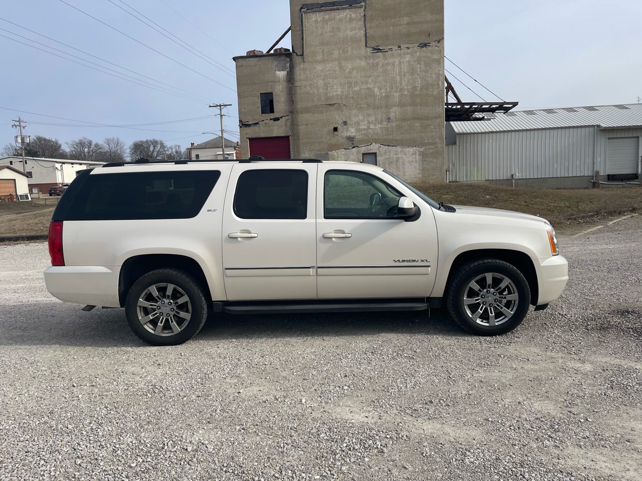 GMC Yukon XL SLT 1/2 Ton 4WD 2013