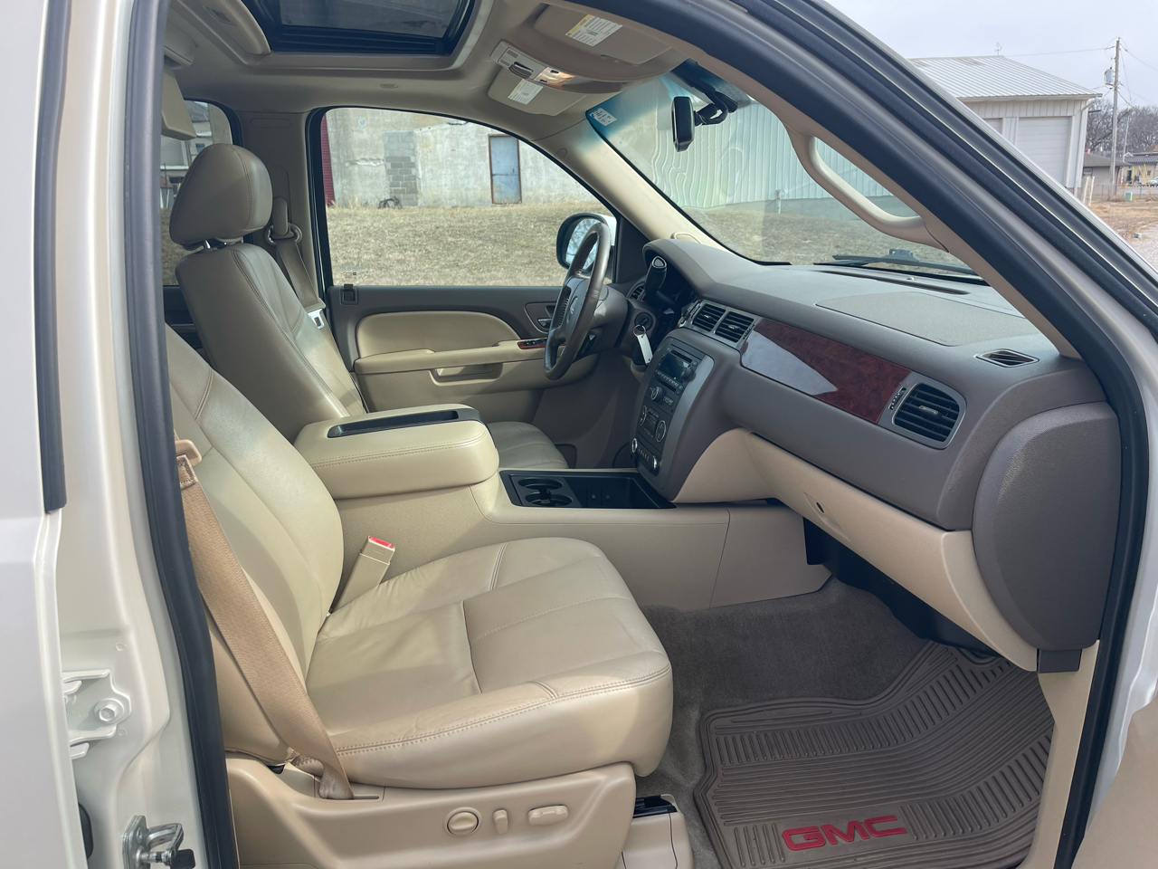 GMC Yukon XL SLT 1/2 Ton 4WD 2013