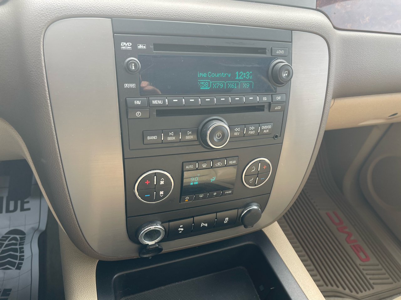 GMC Yukon XL SLT 1/2 Ton 4WD 2013