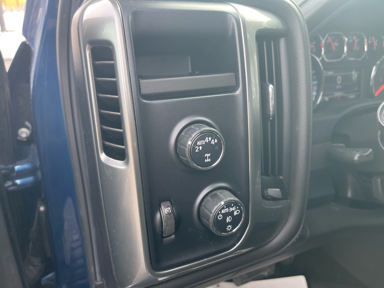 Chevrolet Silverado 1500 4WD Crew Cab 143.5" LTZ w/1LZ 2018