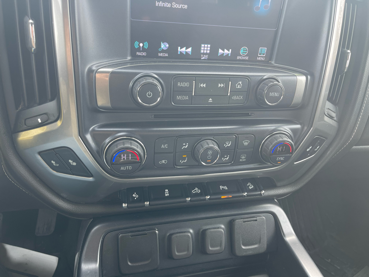 Chevrolet Silverado 1500 4WD Crew Cab 143.5" LTZ w/1LZ 2018