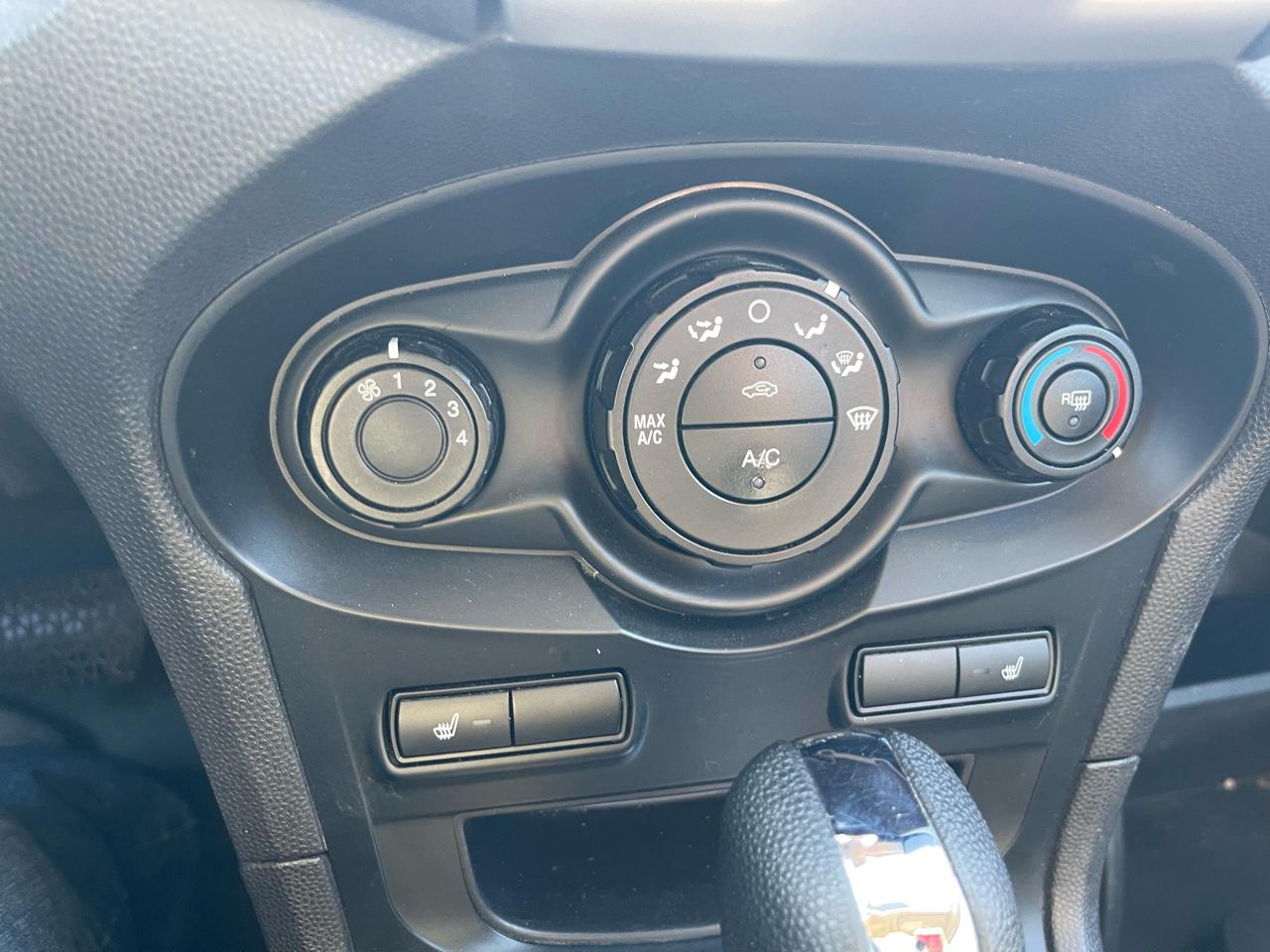 Ford Fiesta SE Hatchback 2012