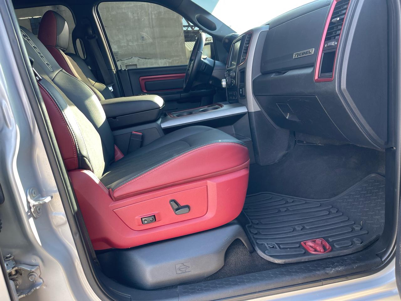 RAM 1500 4WD Crew Cab 140.5" Rebel 2017