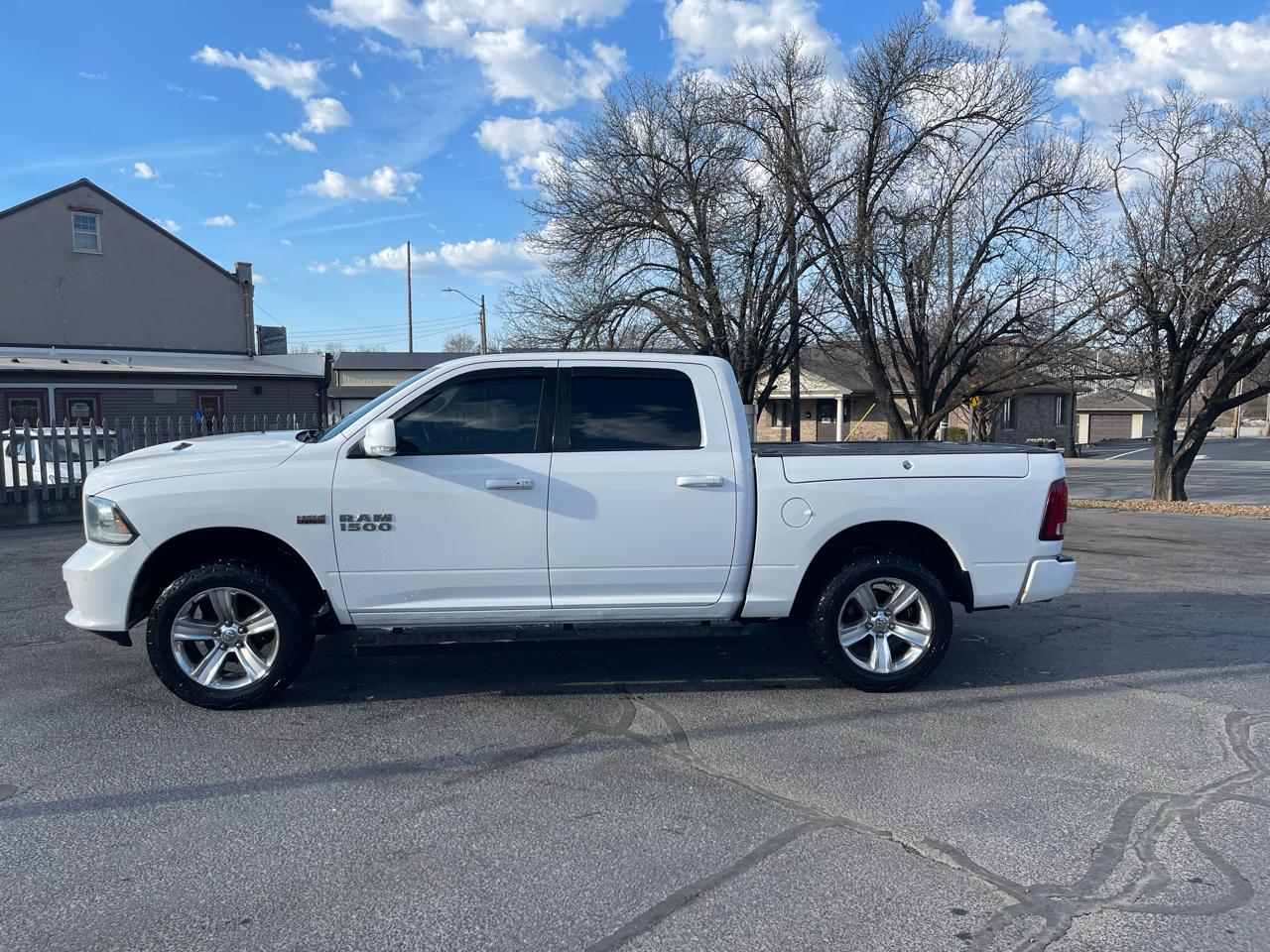 RAM 1500 4WD Crew Cab 140.5" Sport 2014