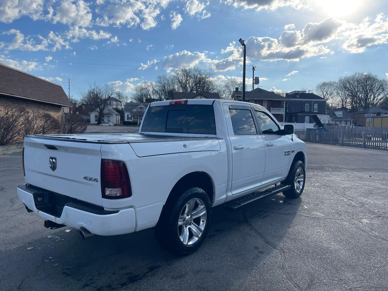 RAM 1500 4WD Crew Cab 140.5" Sport 2014