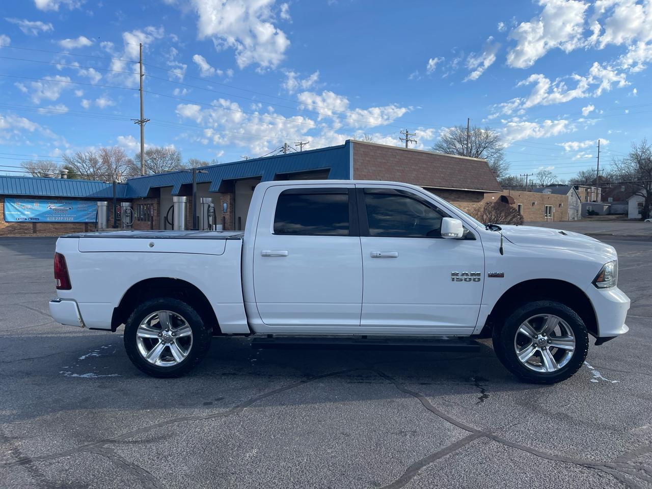 RAM 1500 4WD Crew Cab 140.5" Sport 2014