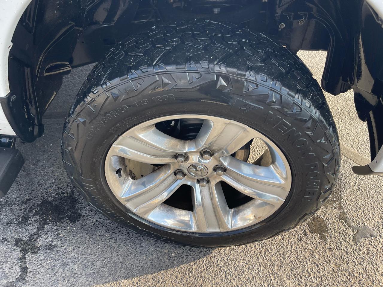 RAM 1500 4WD Crew Cab 140.5" Sport 2014