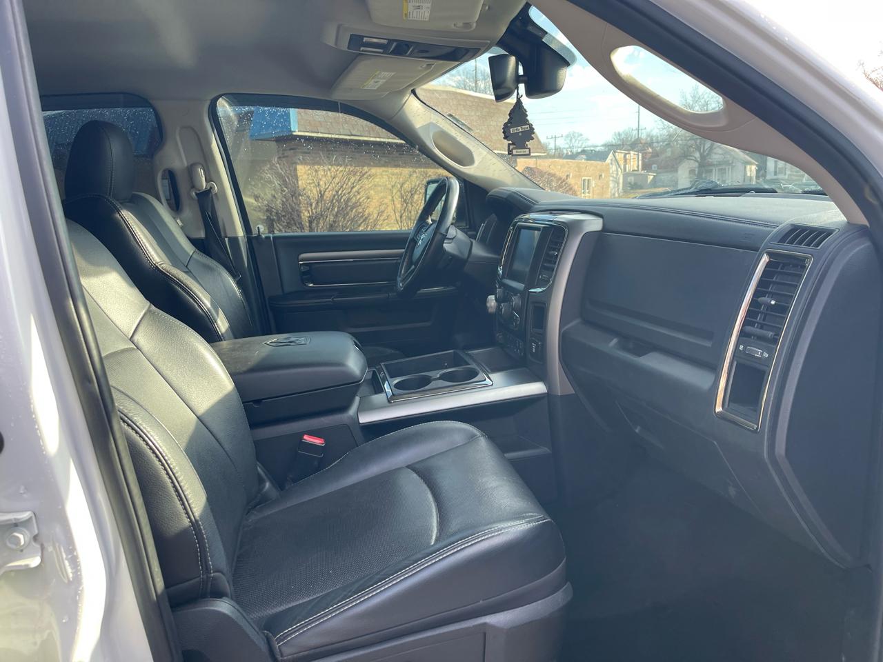 RAM 1500 4WD Crew Cab 140.5" Sport 2014