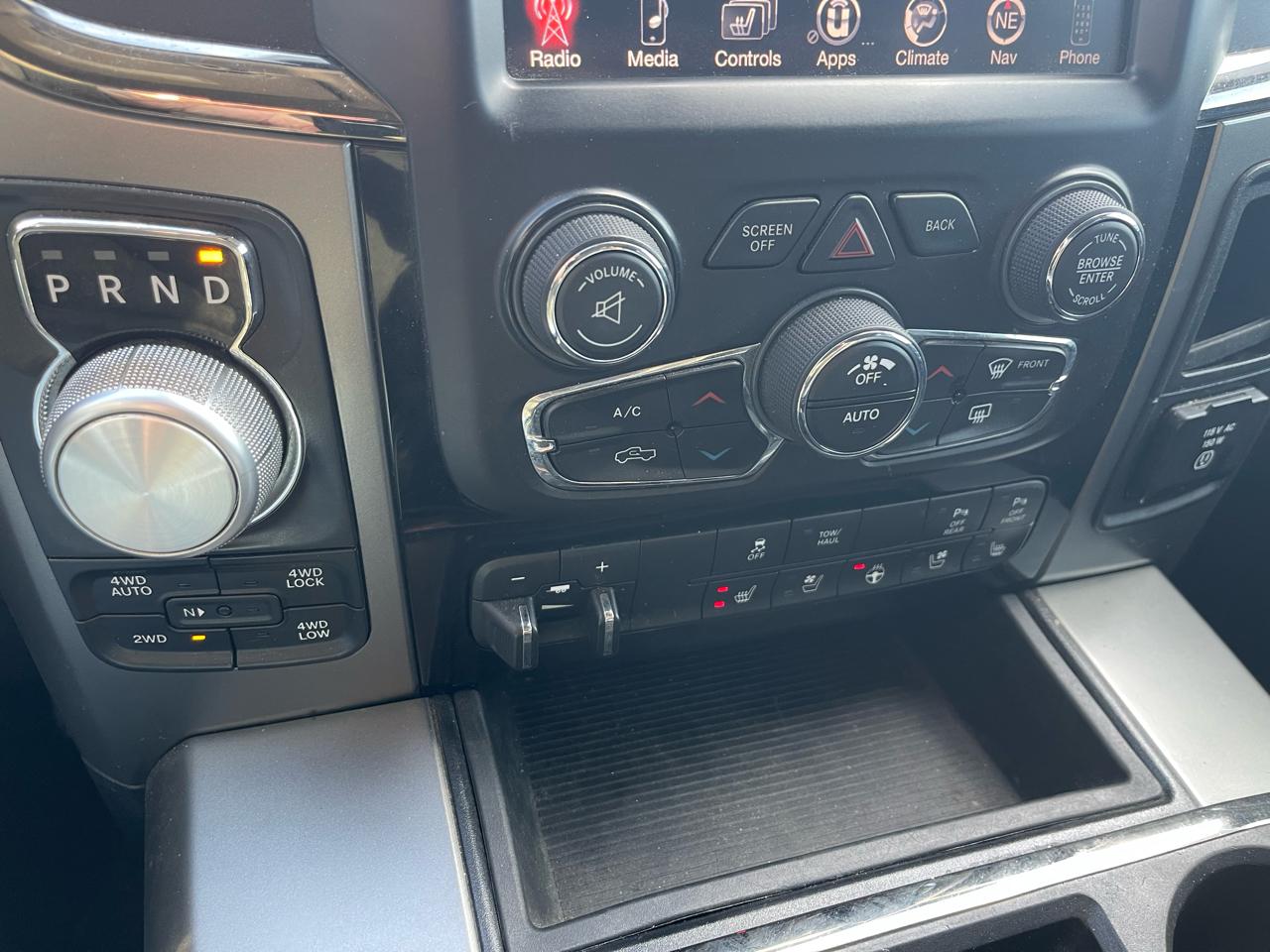 RAM 1500 4WD Crew Cab 140.5" Sport 2014