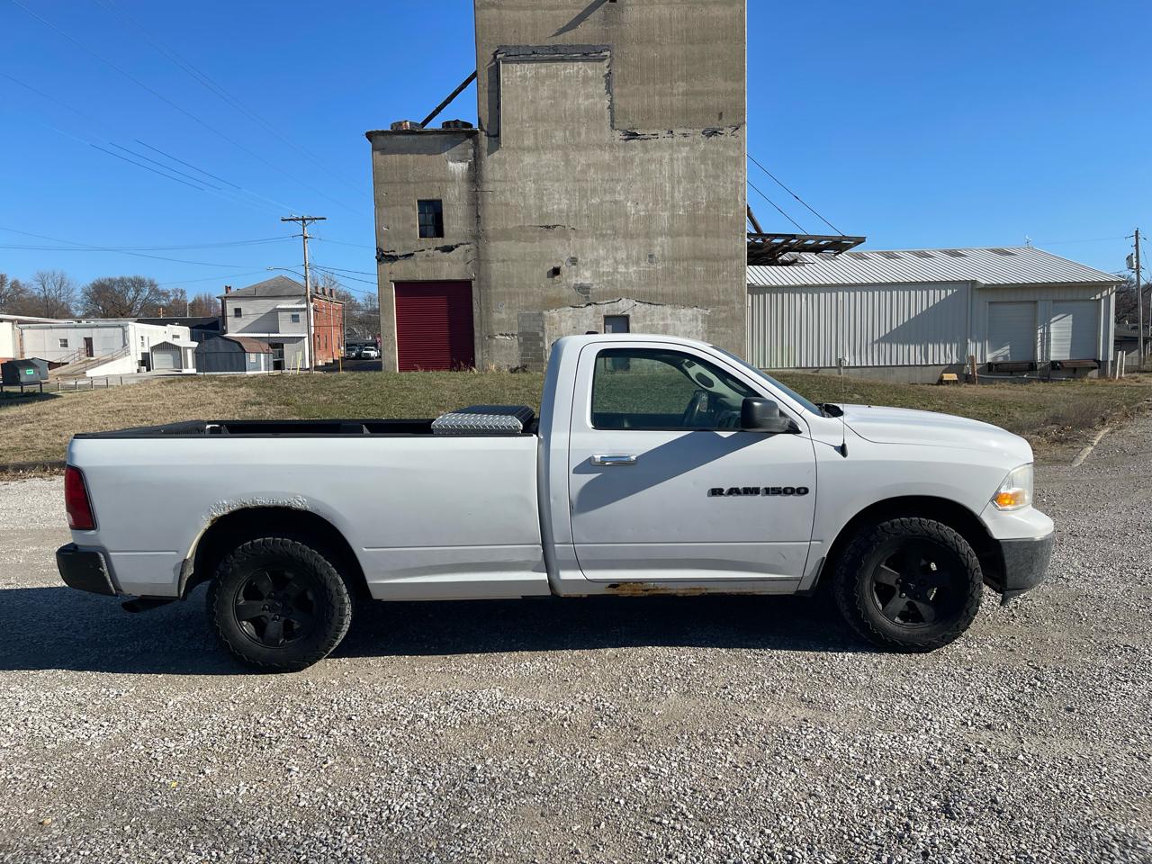 RAM 1500 2WD Reg Cab 140.5" SLT 2012