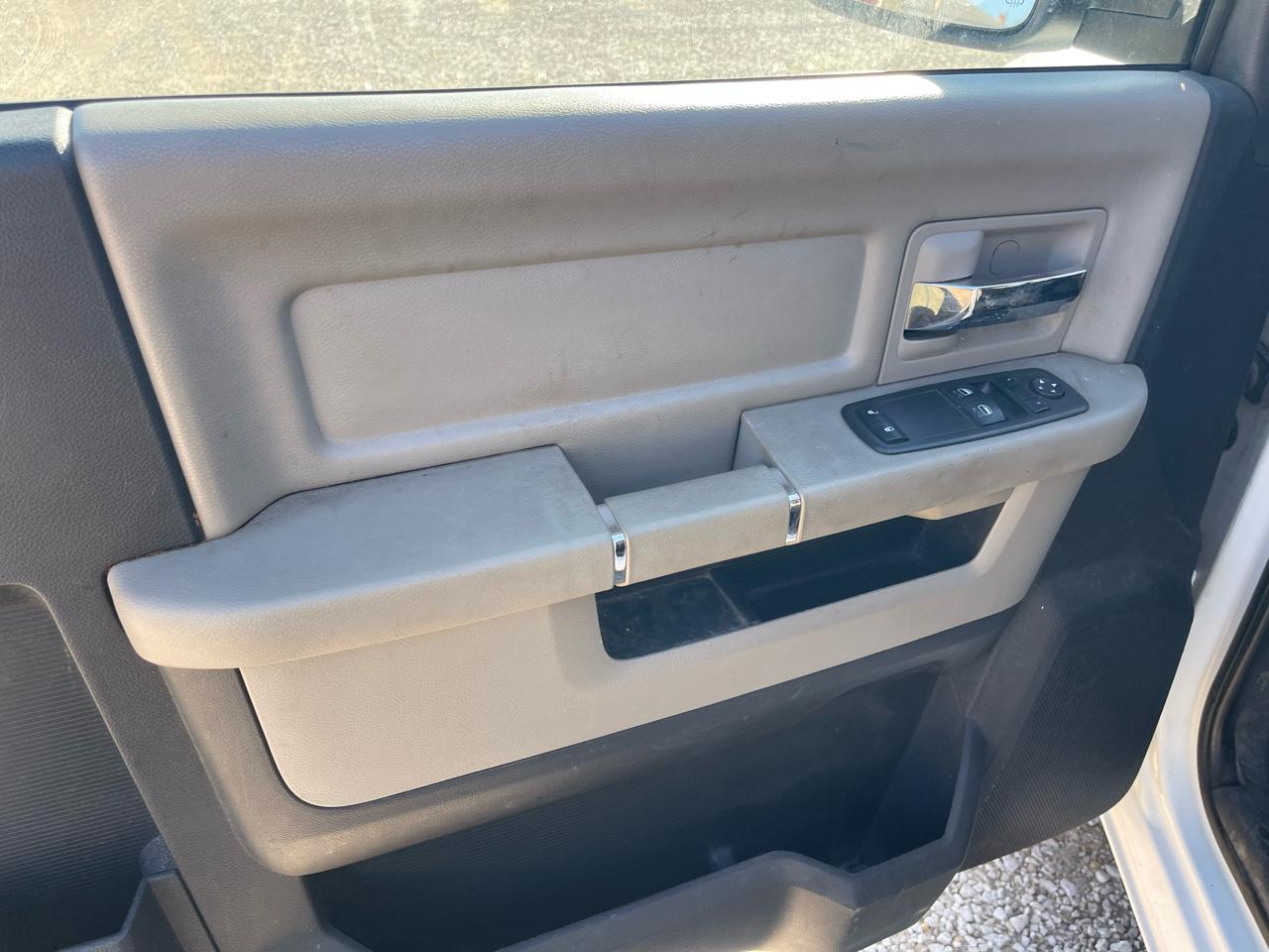 RAM 1500 2WD Reg Cab 140.5" SLT 2012