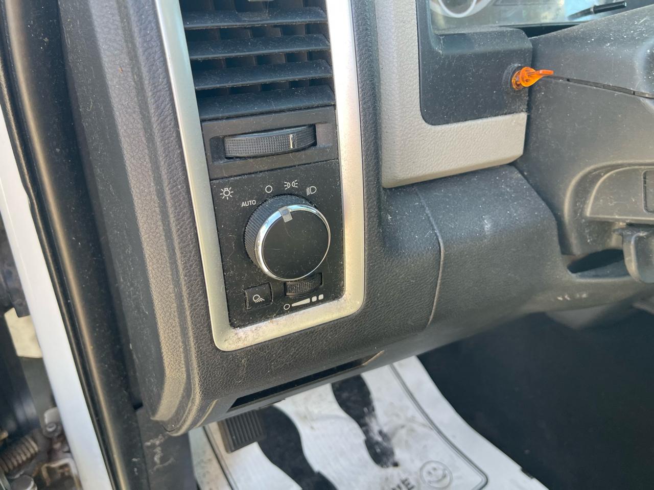 RAM 1500 2WD Reg Cab 140.5" SLT 2012