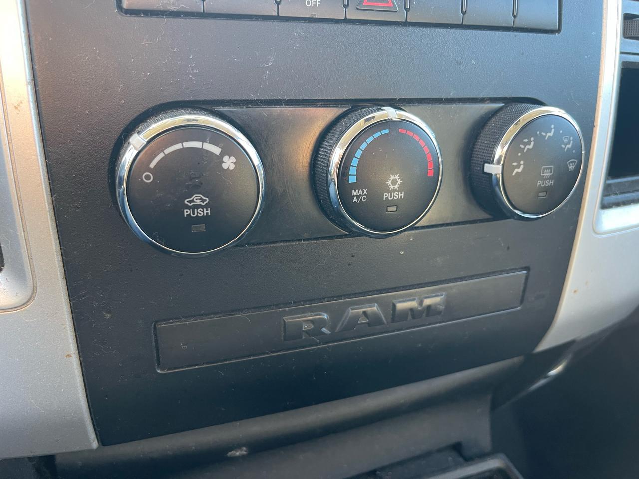 RAM 1500 2WD Reg Cab 140.5" SLT 2012