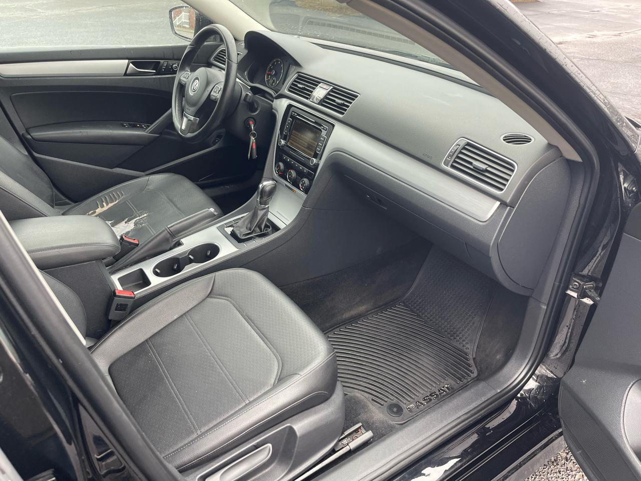 Volkswagen Passat 2.5L SE AT 2013