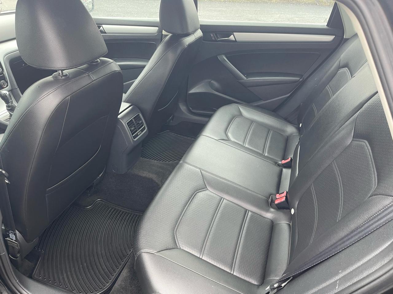 Volkswagen Passat 2.5L SE AT 2013