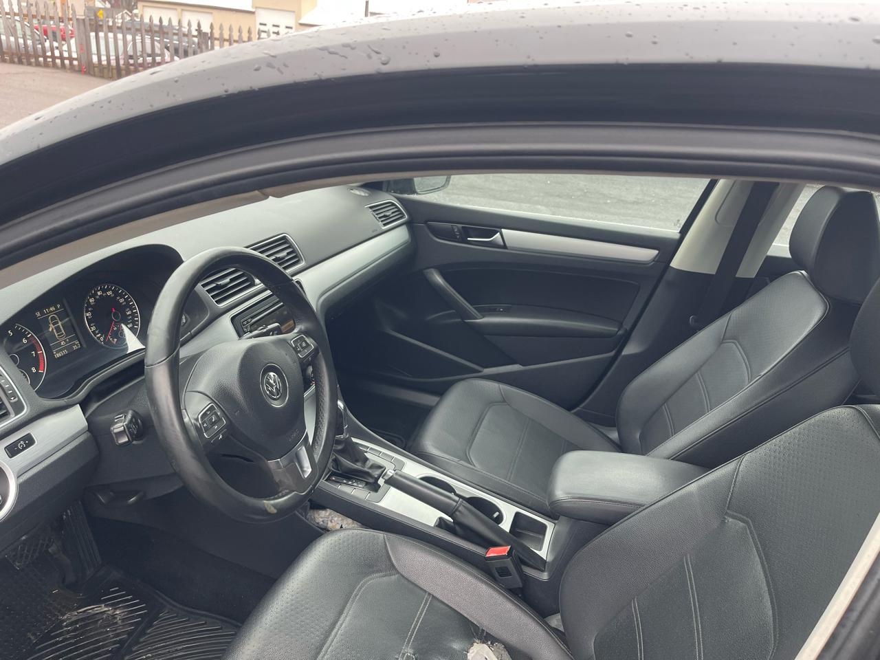 Volkswagen Passat 2.5L SE AT 2013