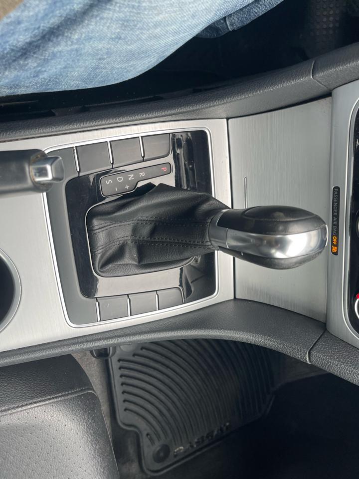 Volkswagen Passat 2.5L SE AT 2013