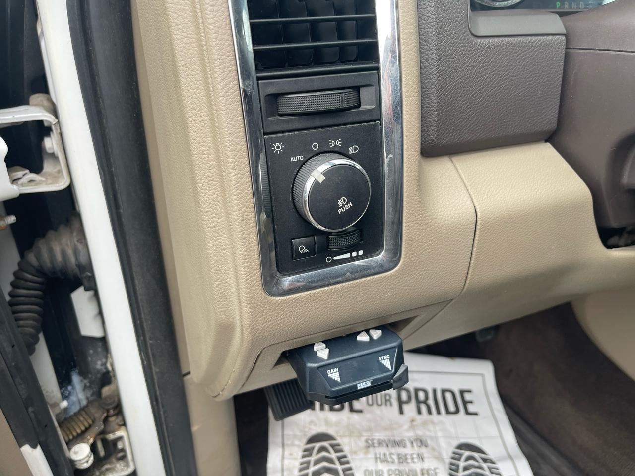 RAM 1500 2WD Crew Cab 140.5" Laramie Longhorn Edition 2011