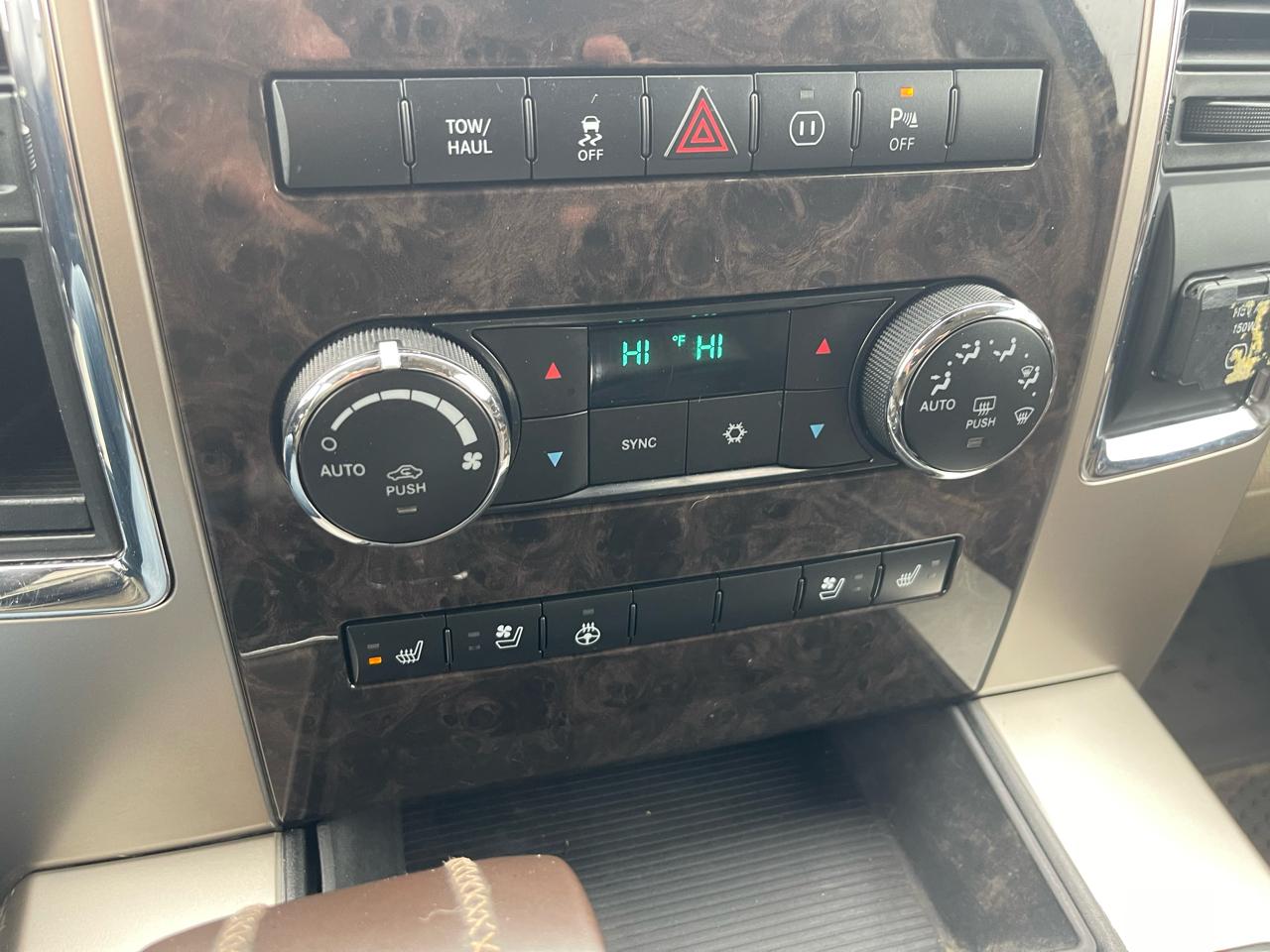 RAM 1500 2WD Crew Cab 140.5" Laramie Longhorn Edition 2011