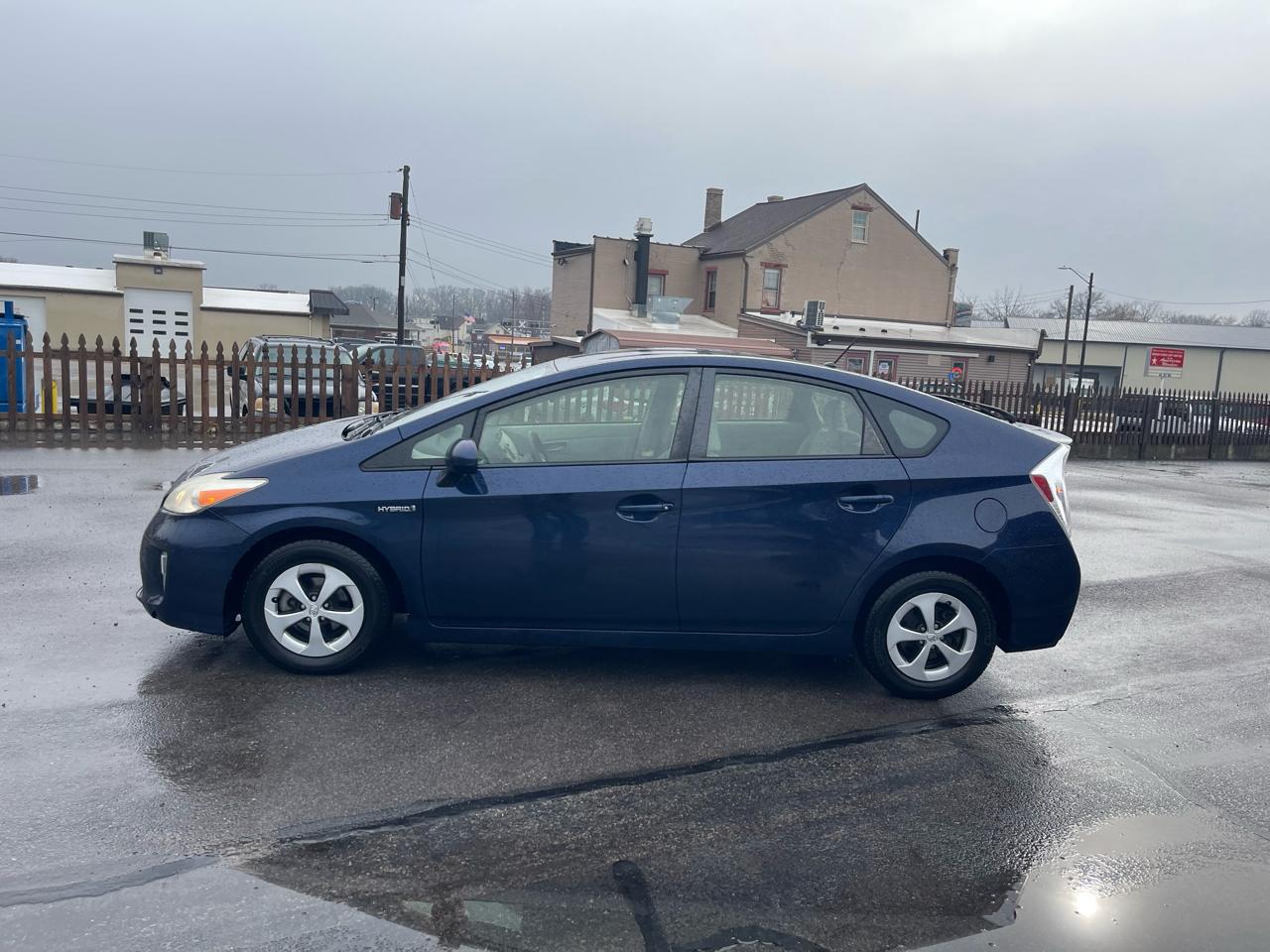 Toyota Prius Prius V 2012