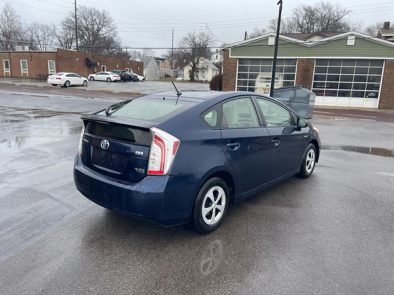 Toyota Prius Prius V 2012