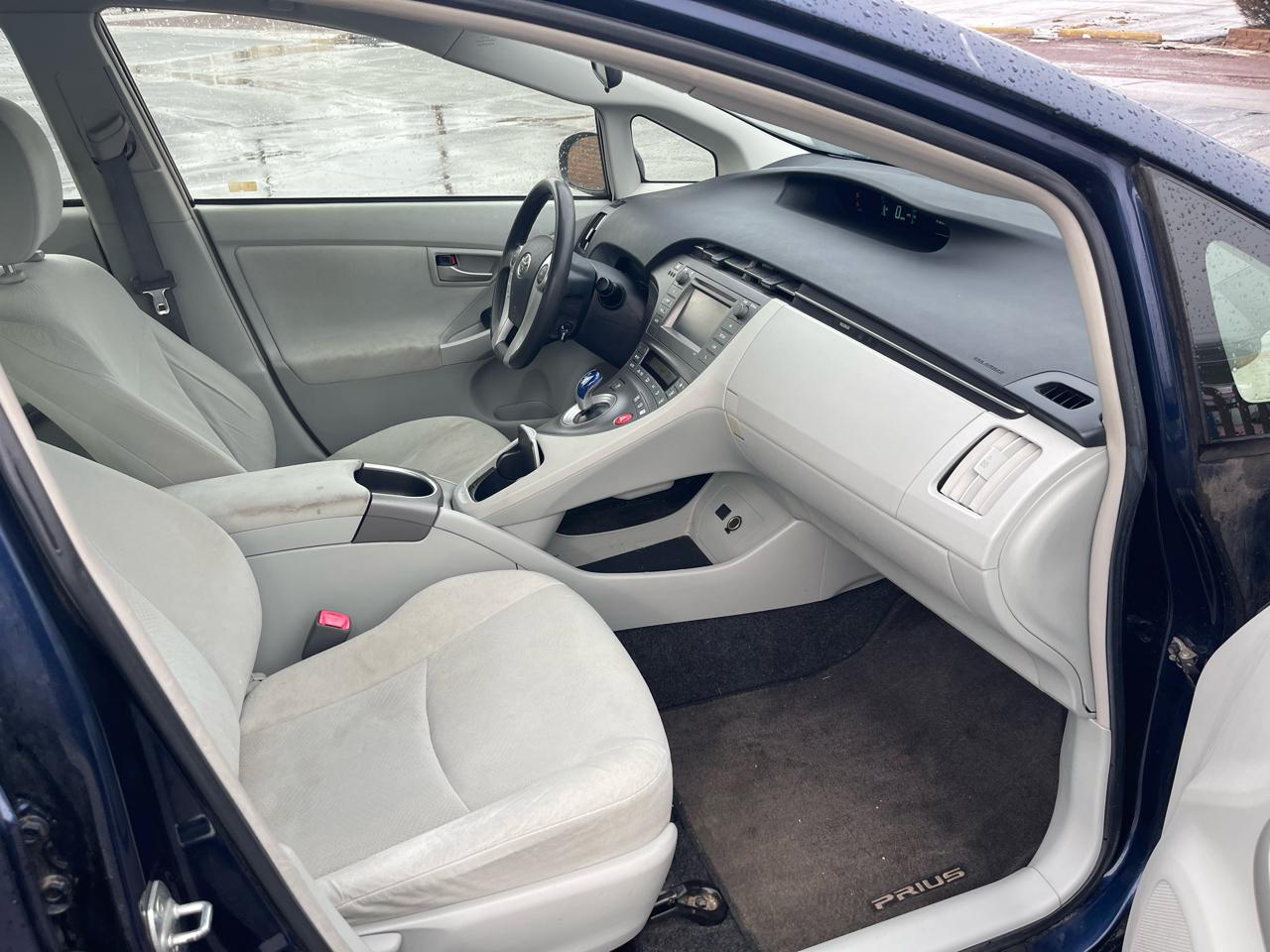 Toyota Prius Prius V 2012